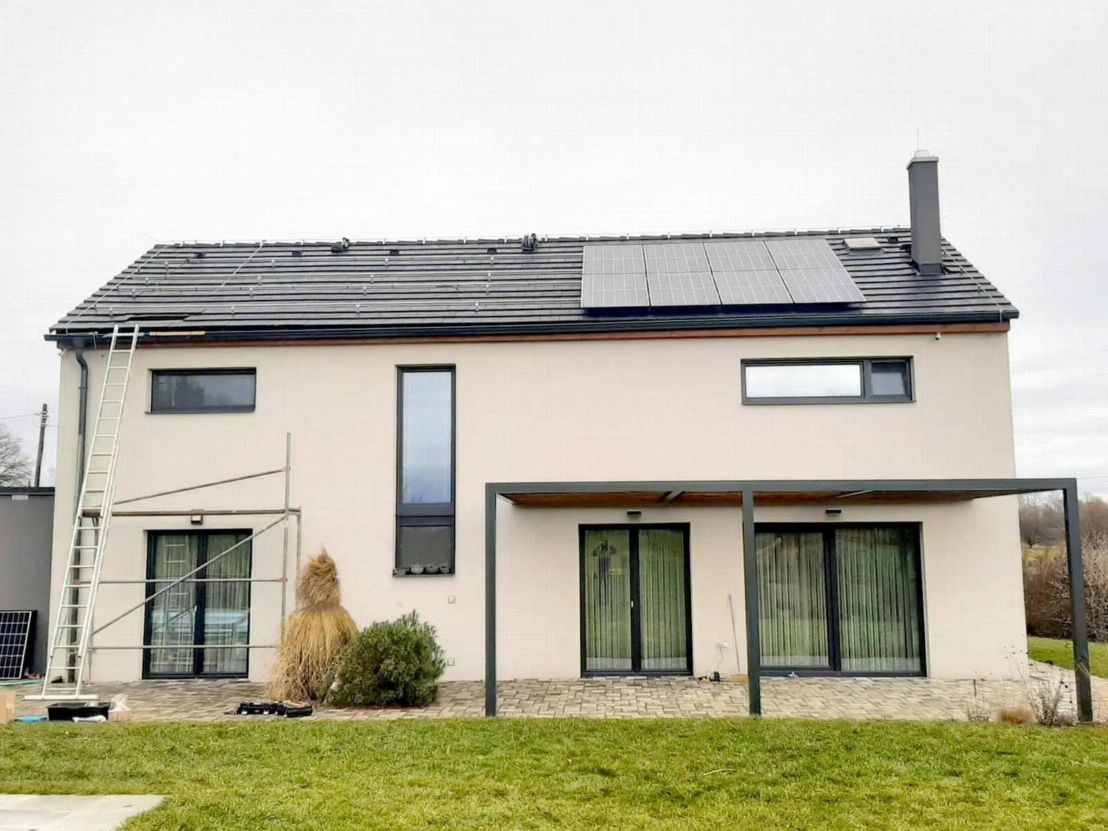 Dobšín – Výkon 9,79 kWp, Baterie 10,65 kWh