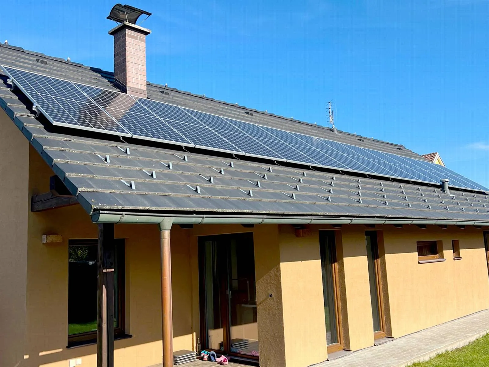 Holice – Výkon 5,4 kWp, Baterie 10,65 kWh