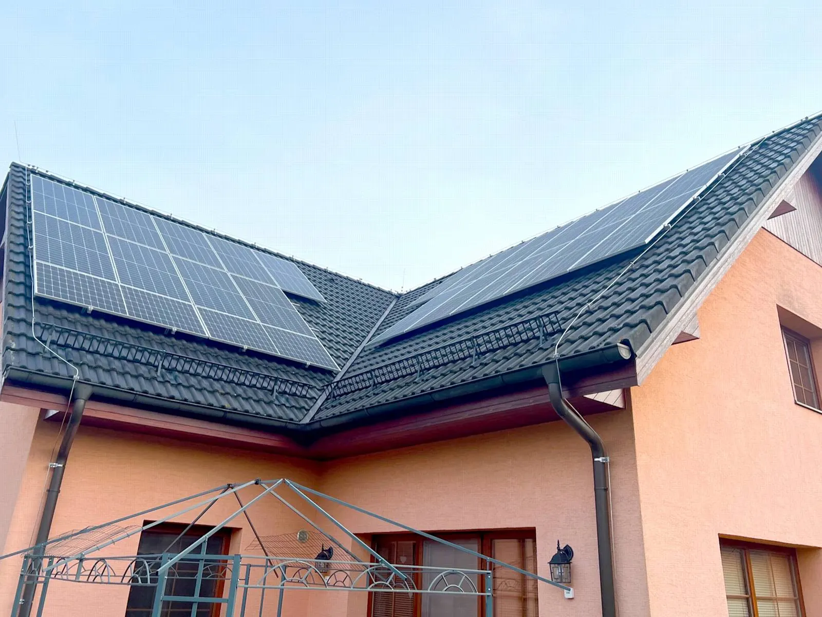 Srch – Výkon 13,35 kWp, Baterie 14,4 kWh