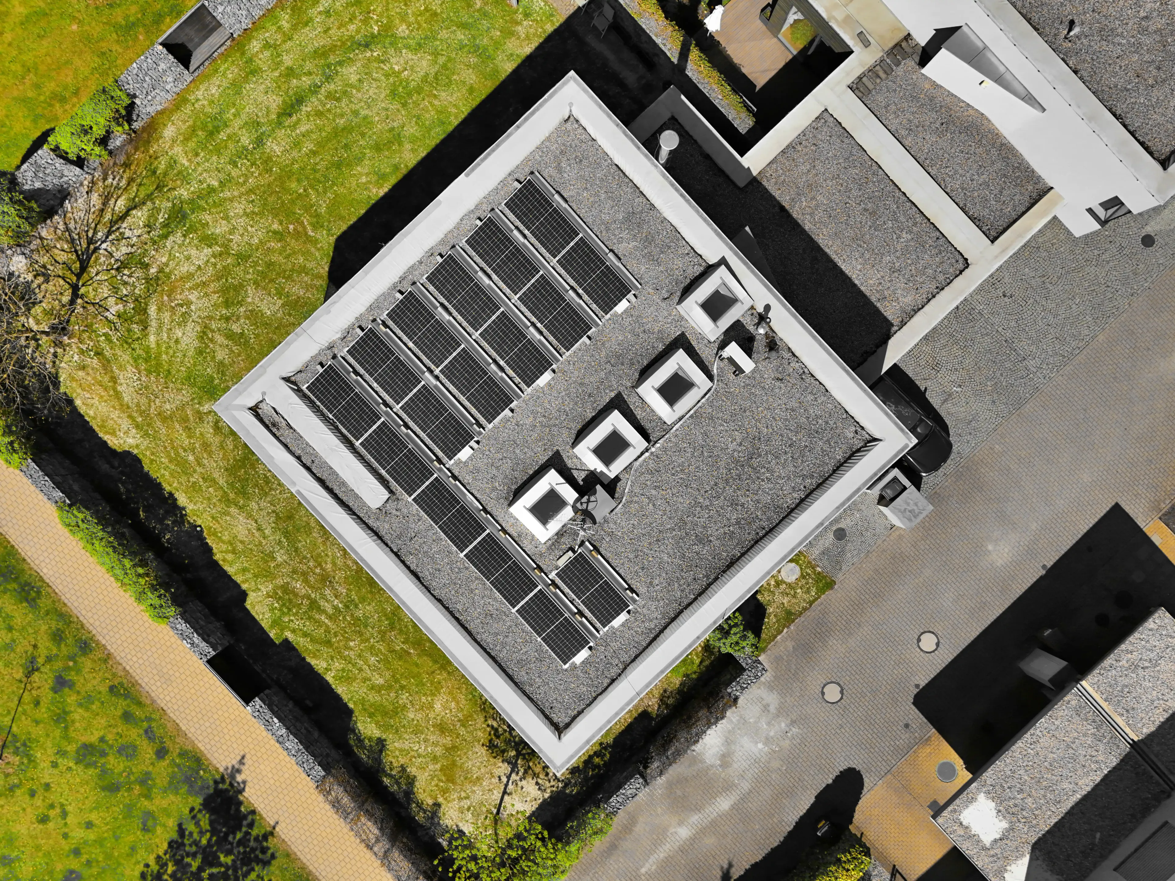 Fotovoltaika Victron Praha – výkon 7,36 kWp, baterie 14,2 kWh