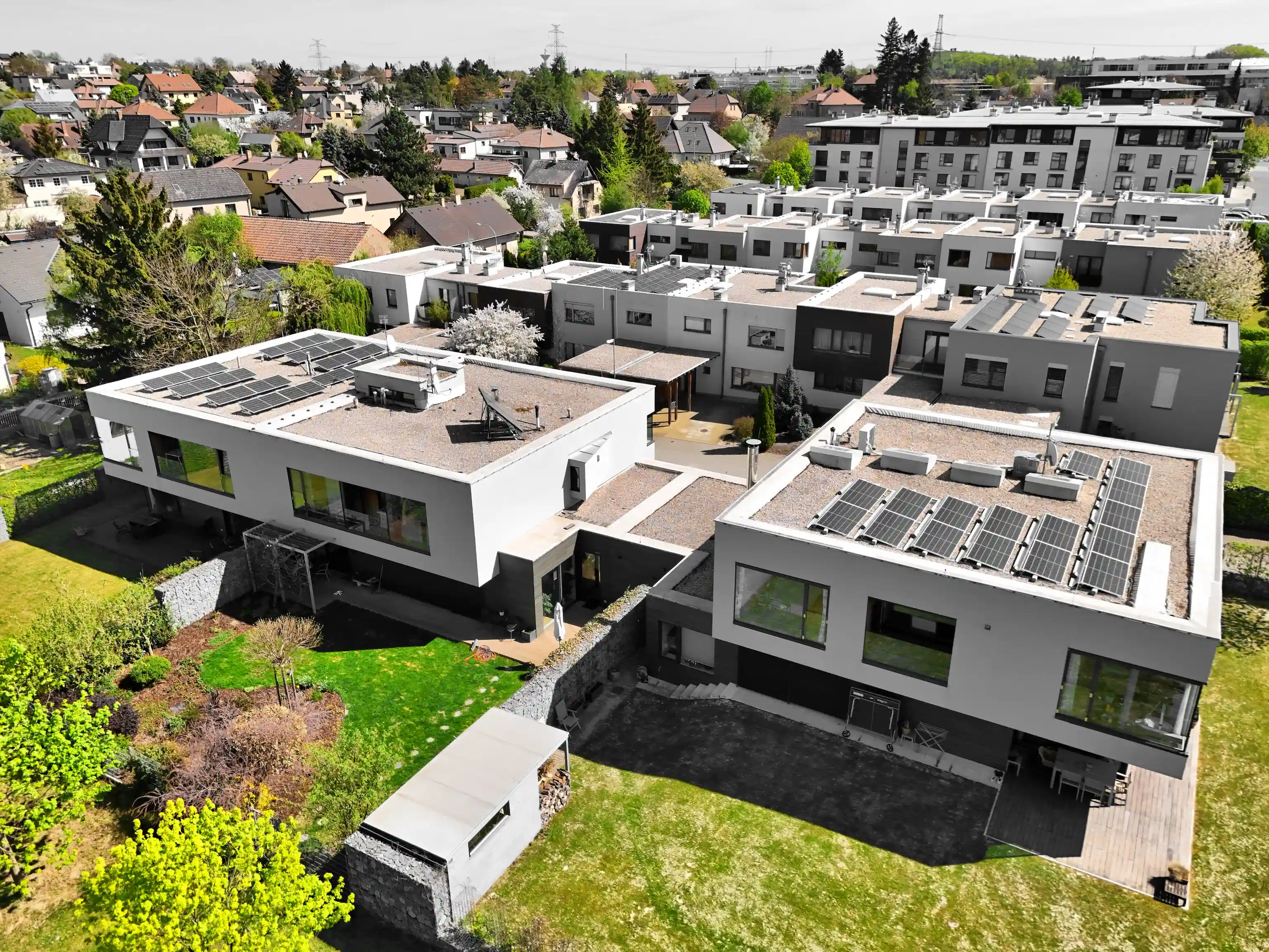 Fotovoltaika Victron Praha – výkon 7,36 kWp, baterie 14,2 kWh