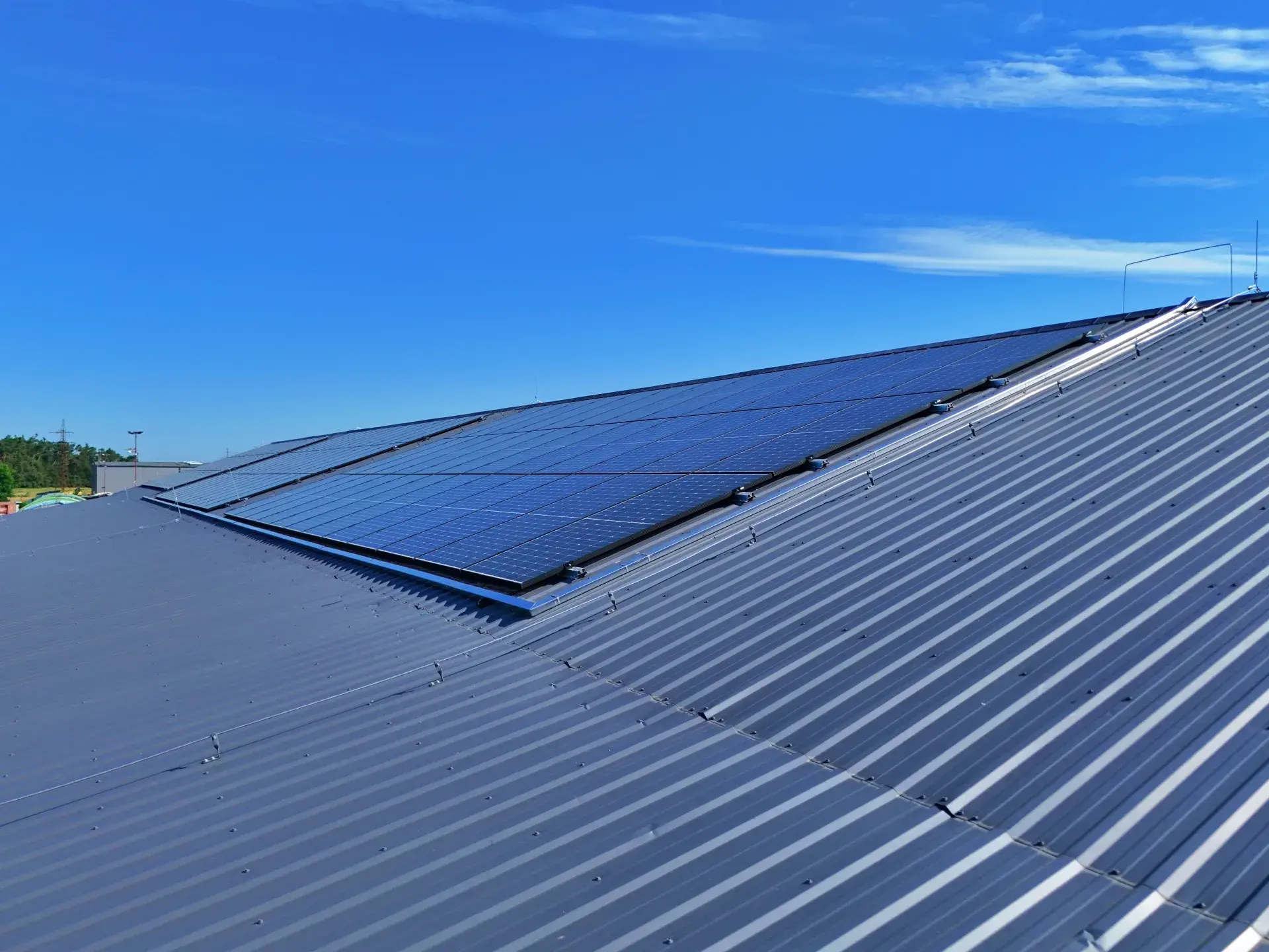 Firemní fotovoltaika Pardubice – 99,36 kWp