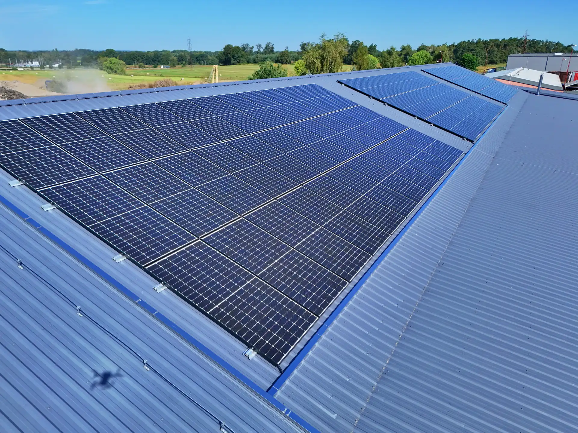 Firemní fotovoltaika Pardubice – 99,36 kWp